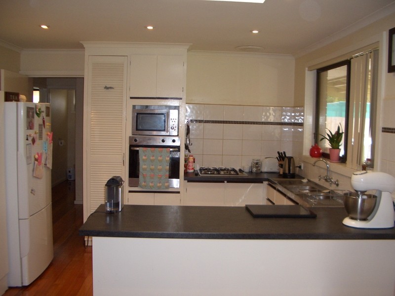 8 Christie Avenue, Mill Park VIC 3082