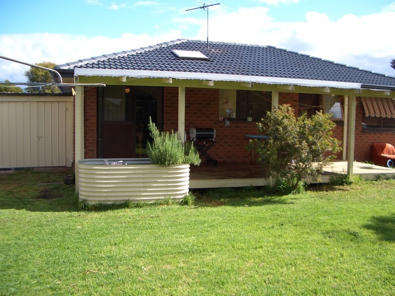 8 Christie Avenue, Mill Park VIC 3082