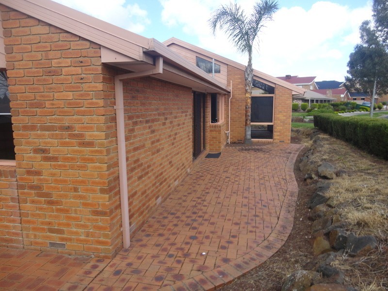 1 Mary Bryant Court, Mill Park VIC 3082