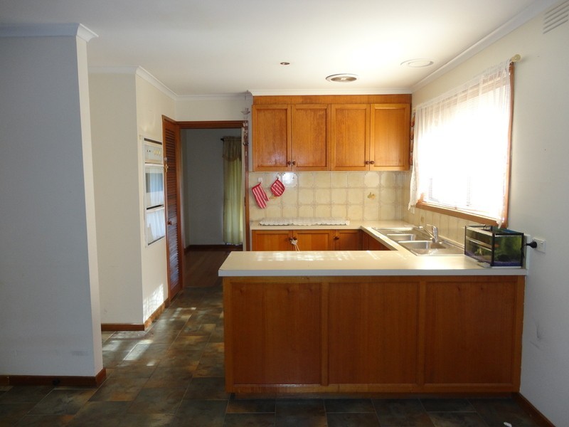 Room 4, 6 Redleap Avenue, Mill Park VIC 3082