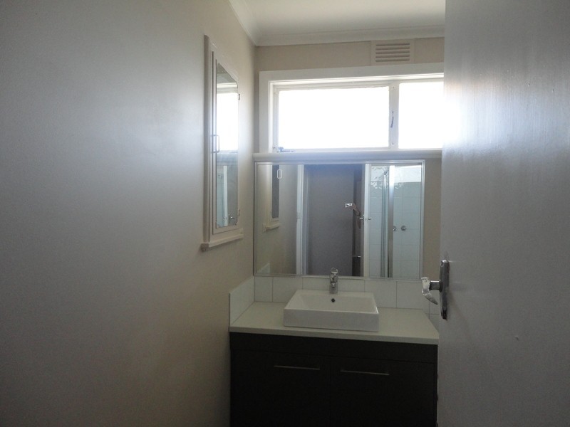 15 Elizabeth Court, Reservoir VIC 3073