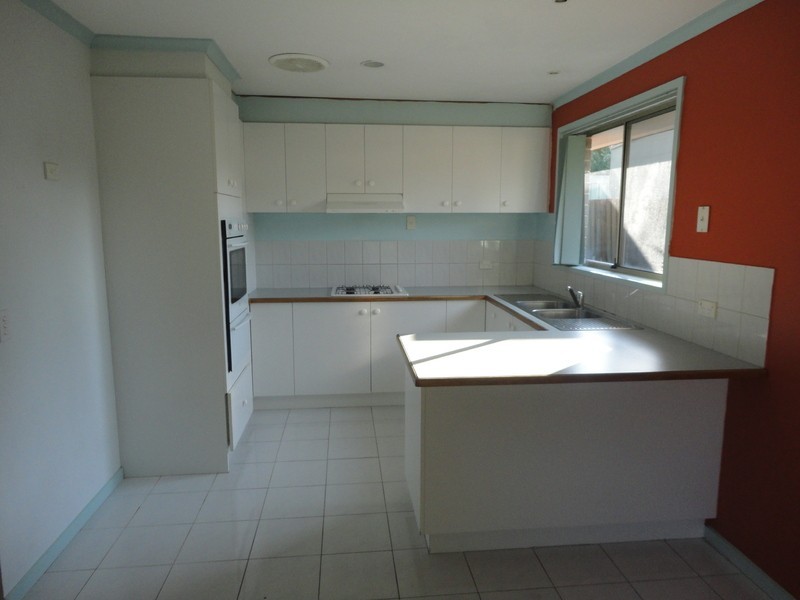 2/103 Hawkes Drive, Mill Park VIC 3082