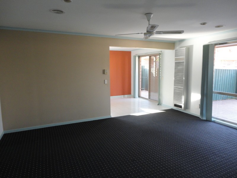 2/103 Hawkes Drive, Mill Park VIC 3082