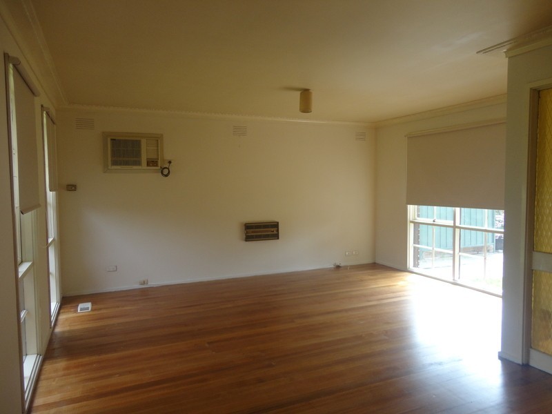 7 Madigan Crescent, Mill Park VIC 3082