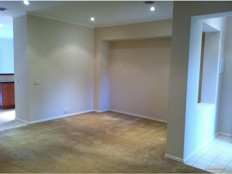 4 Malabar Walk, Bundoora VIC 3083