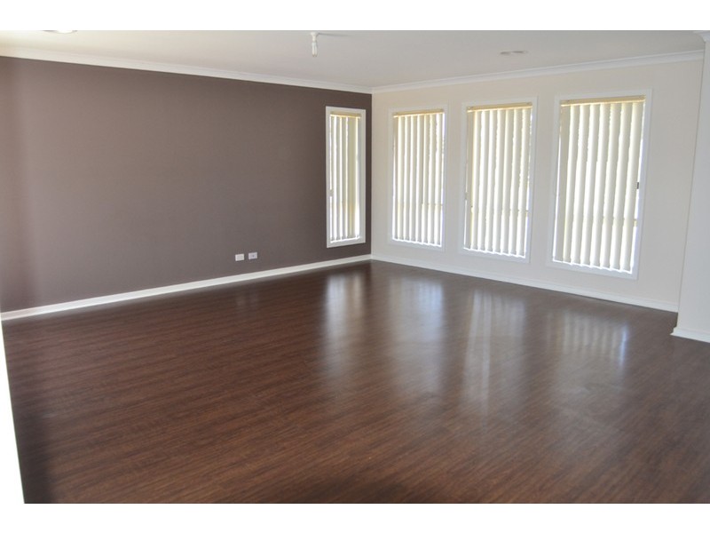 2  Treeview Drive, South Morang VIC 3752