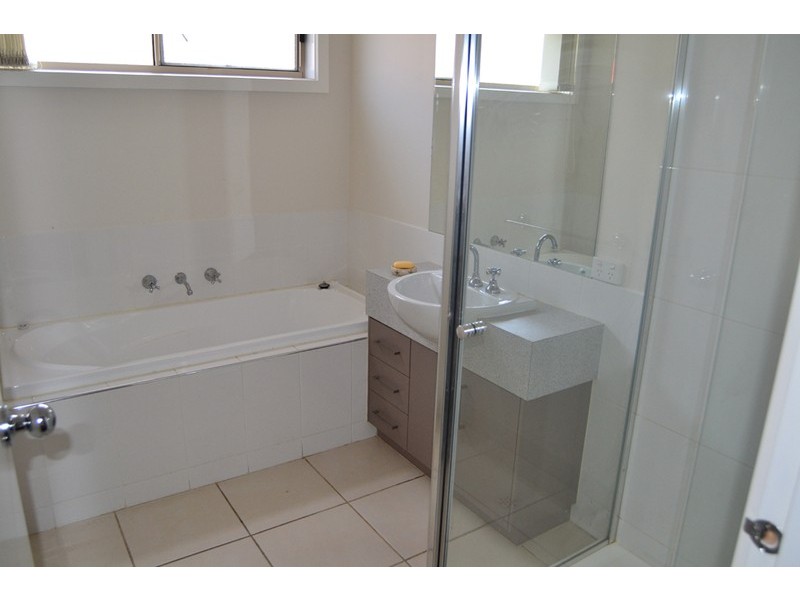 2  Treeview Drive, South Morang VIC 3752