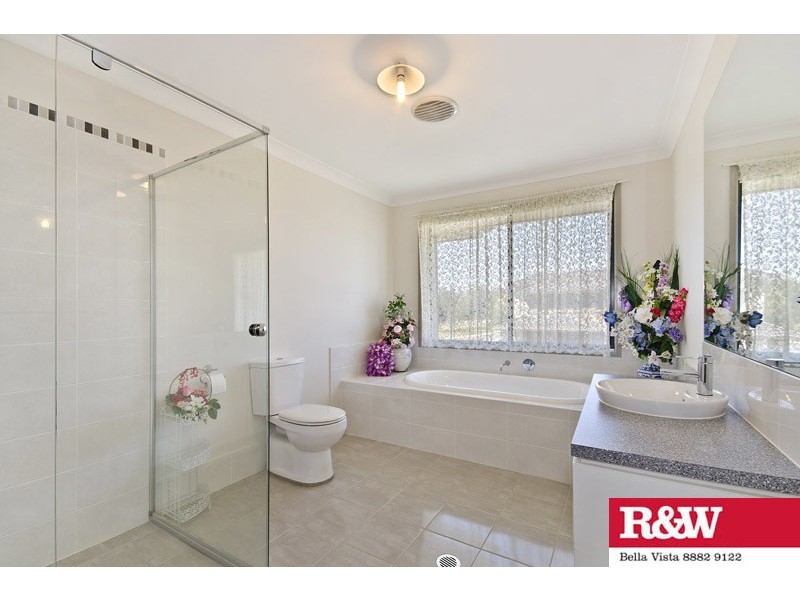 8 Tanunda Dr, The Ponds NSW 2769