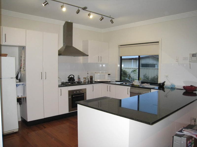 2/11 Dwyer Avenue, Woy Woy NSW 2256
