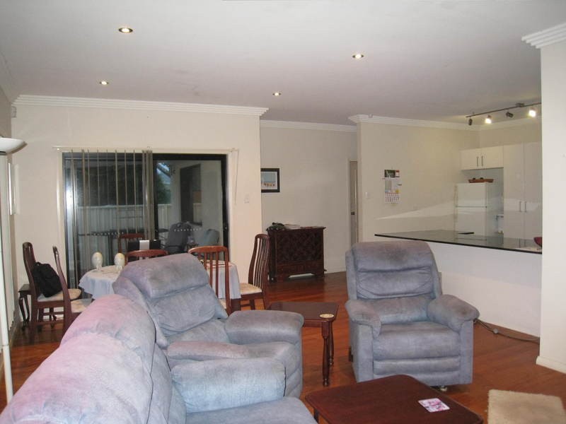 2/11 Dwyer Avenue, Woy Woy NSW 2256