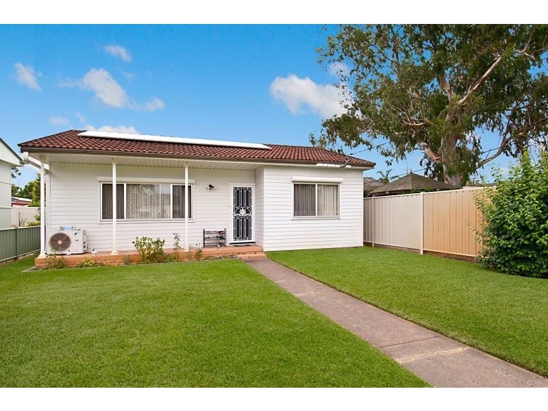 35 Boronia Avenue, Woy Woy NSW 2256