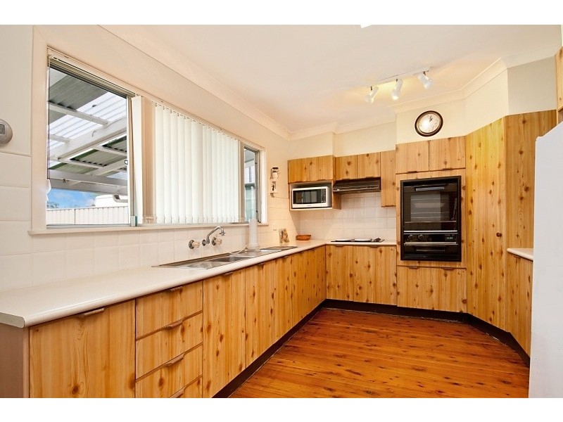 35 Boronia Avenue, Woy Woy NSW 2256