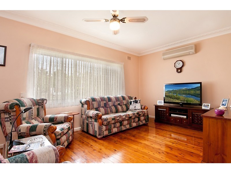 35 Boronia Avenue, Woy Woy NSW 2256