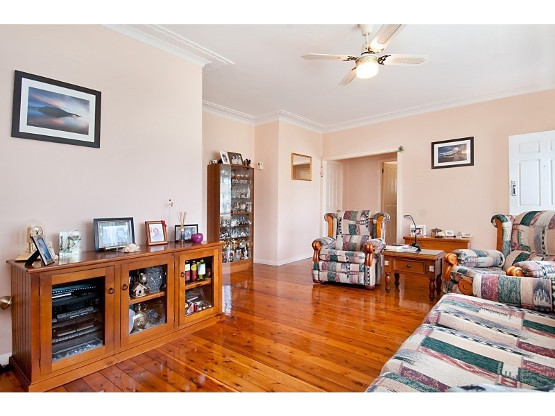 35 Boronia Avenue, Woy Woy NSW 2256