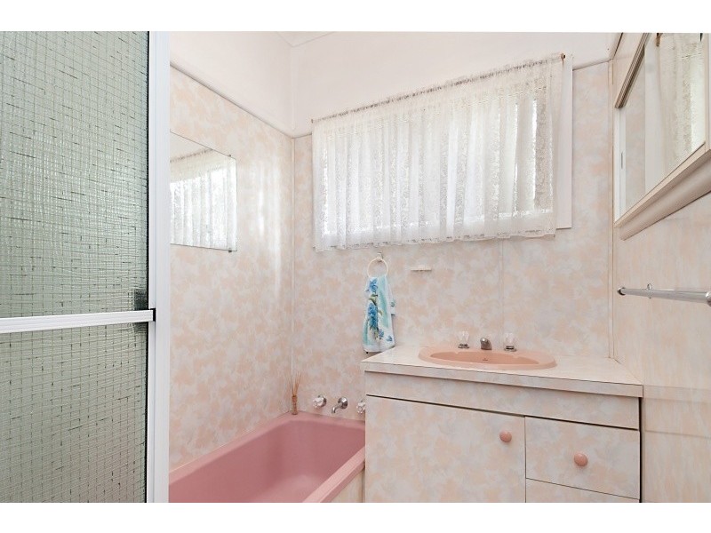 35 Boronia Avenue, Woy Woy NSW 2256