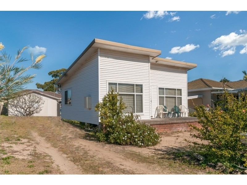 18 Cambridge Street, Umina Beach NSW 2257
