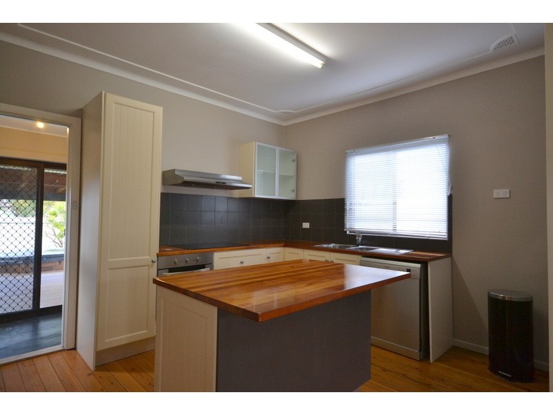 21  Boronia Avenue, Woy Woy NSW 2256