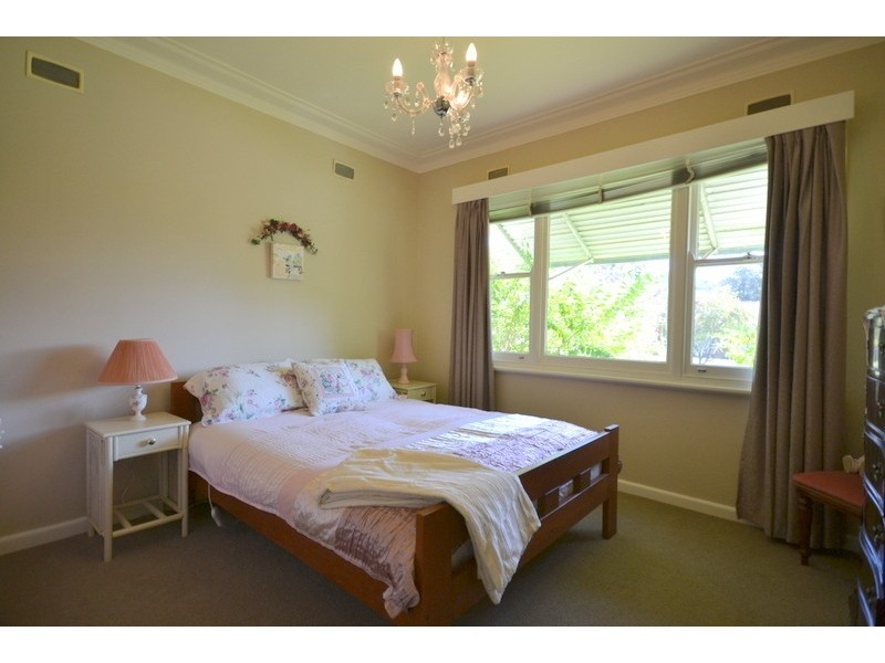 4 Sunnyside Avenue, Point Clare NSW 2250