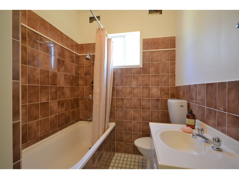 4 Sunnyside Avenue, Point Clare NSW 2250