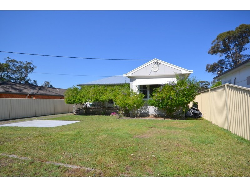 4 Sunnyside Avenue, Point Clare NSW 2250