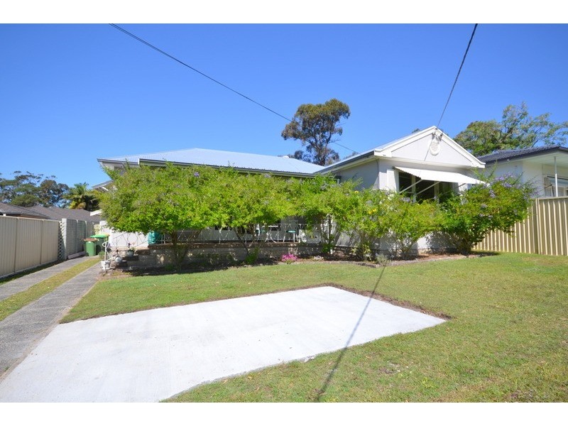 4  Sunnyside Avenue, Point Clare NSW 2250