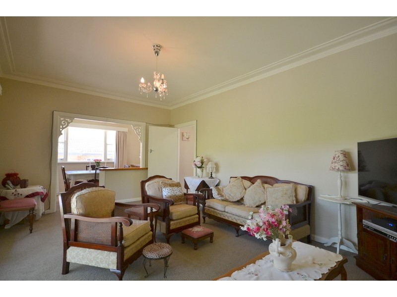 4  Sunnyside Avenue, Point Clare NSW 2250