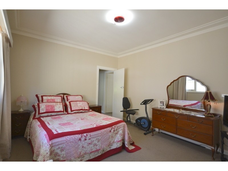 4  Sunnyside Avenue, Point Clare NSW 2250