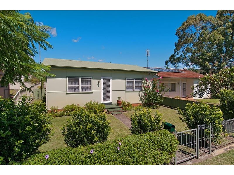 33 Boronia Avenue, Woy Woy NSW 2256