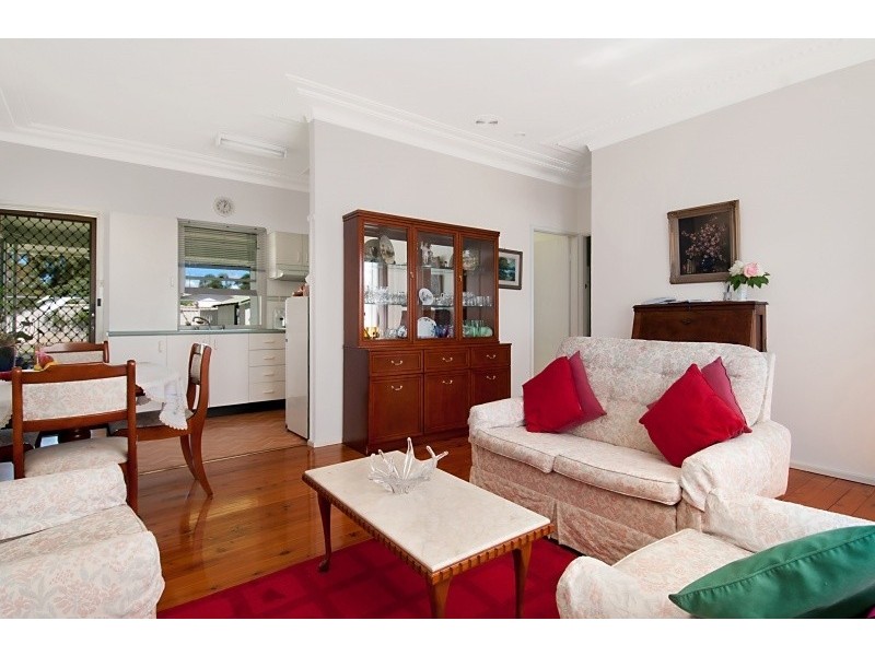 33 Boronia Avenue, Woy Woy NSW 2256