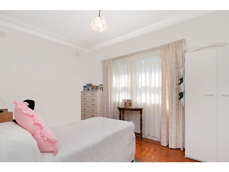 33 Boronia Avenue, Woy Woy NSW 2256