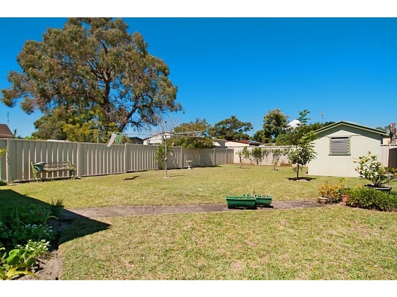 33 Boronia Avenue, Woy Woy NSW 2256