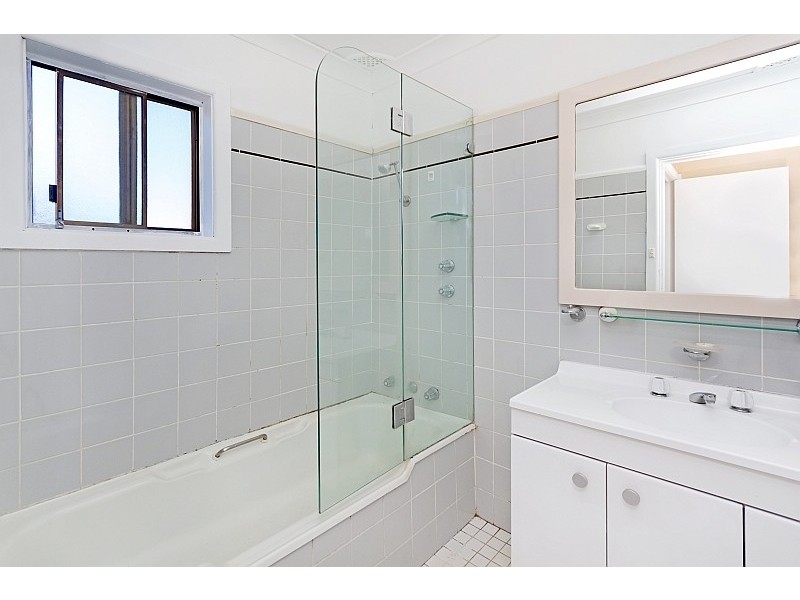 77  Renwick St, Wyoming NSW 2250