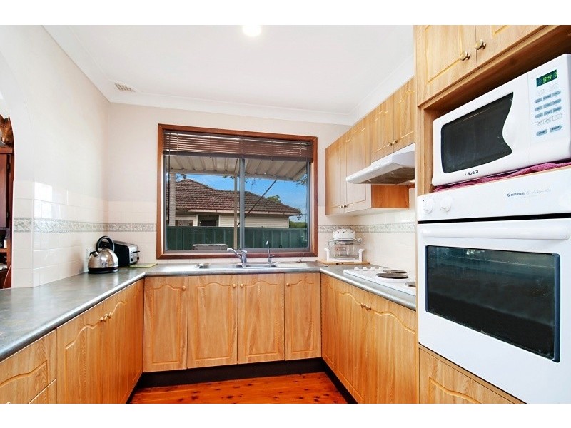 2a Gwendolen Ave, Umina Beach NSW 2257