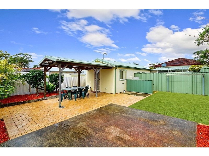 9 Wellington St, Umina Beach NSW 2257