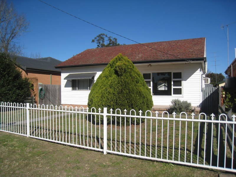 4 Birdwood Avenue, Umina Beach NSW 2257