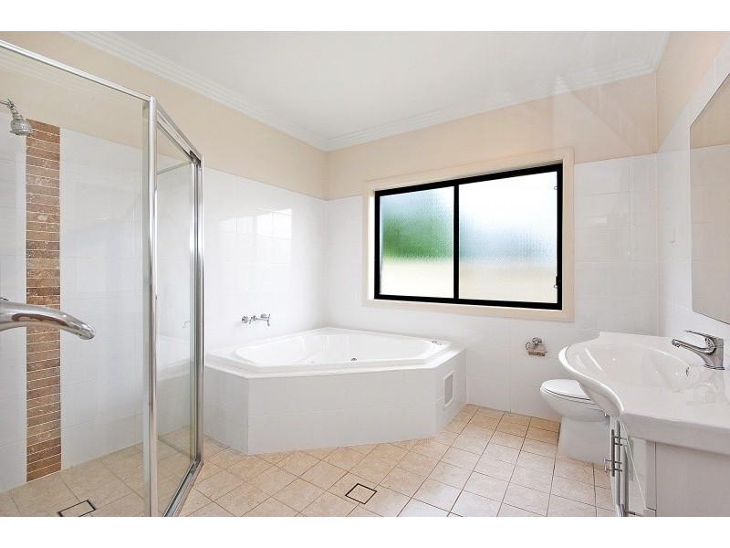 2/11 Dwyer Avenue, Woy Woy NSW 2256