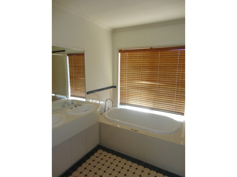 38 Kingsview Drive, Umina Beach NSW 2257