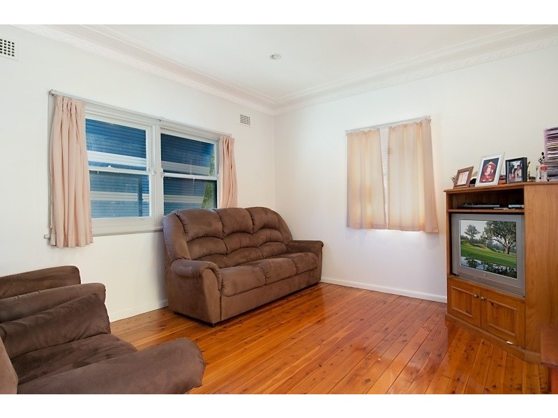 6 Yarrabin Road, Umina Beach NSW 2257