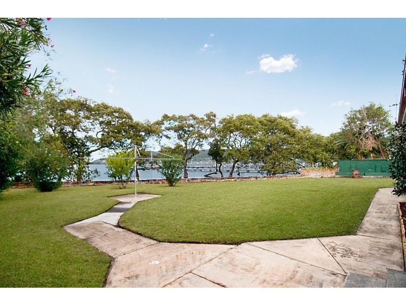 19 Noonan Point Avenue, Point Clare NSW 2250