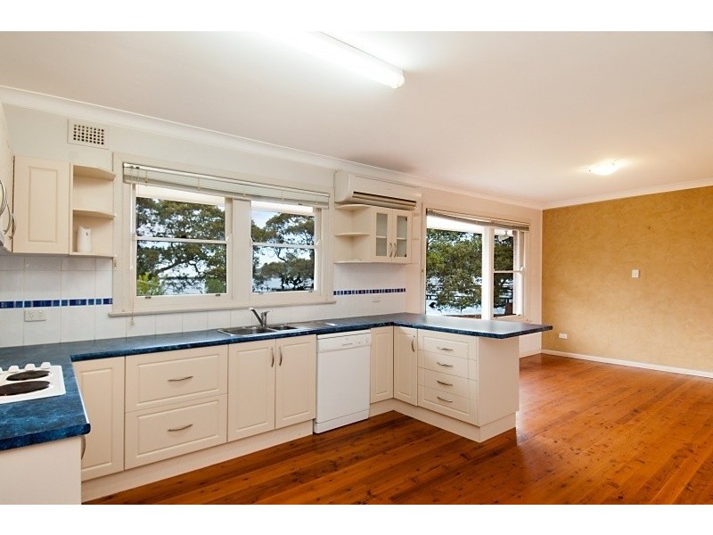 19 Noonan Point Avenue, Point Clare NSW 2250