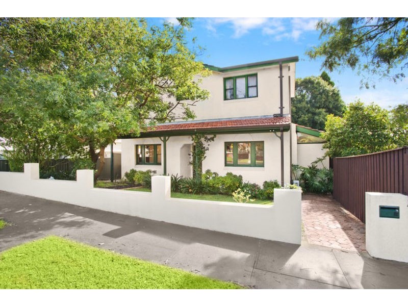 2 First Avenue, Rodd Point NSW 2046
