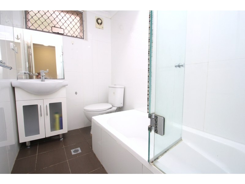 2/6 Fourth Avenue, Campsie NSW 2194