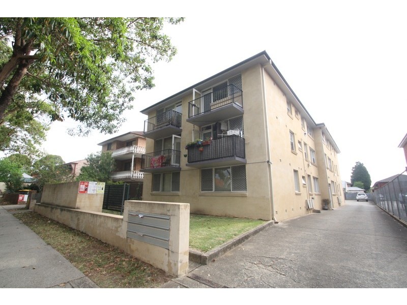 2/6 Fourth Avenue, Campsie NSW 2194