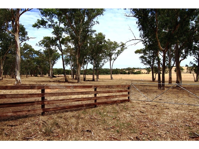 1 Balmoral Road, Cockatoo Valley SA 5351