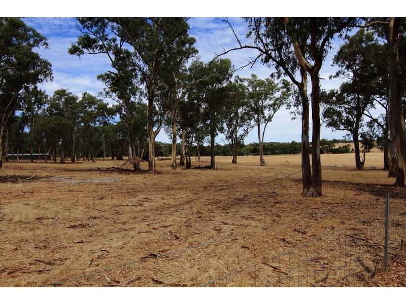 1 Balmoral Road, Cockatoo Valley SA 5351