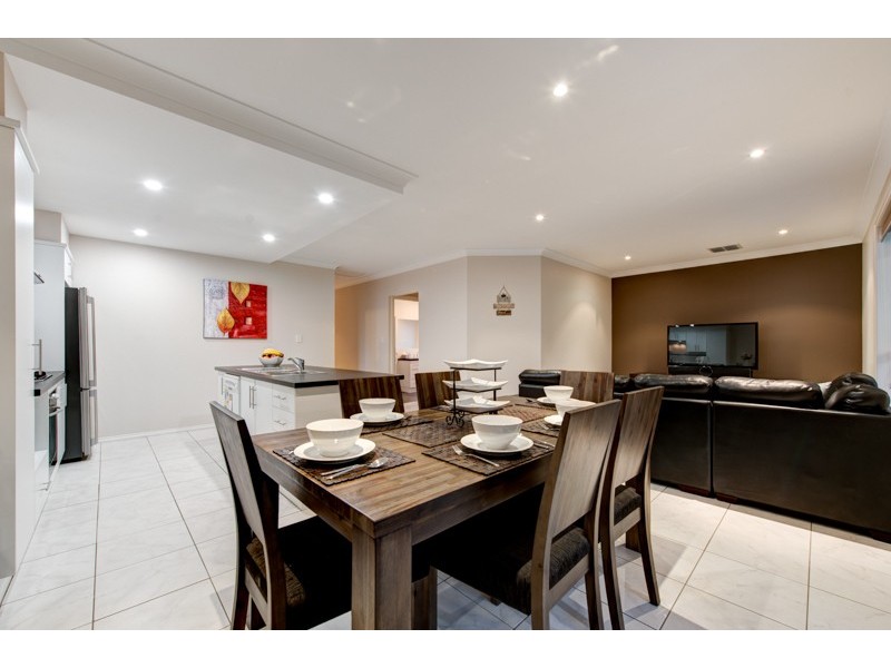 52 Wattlebird Drive, Burton SA 5110