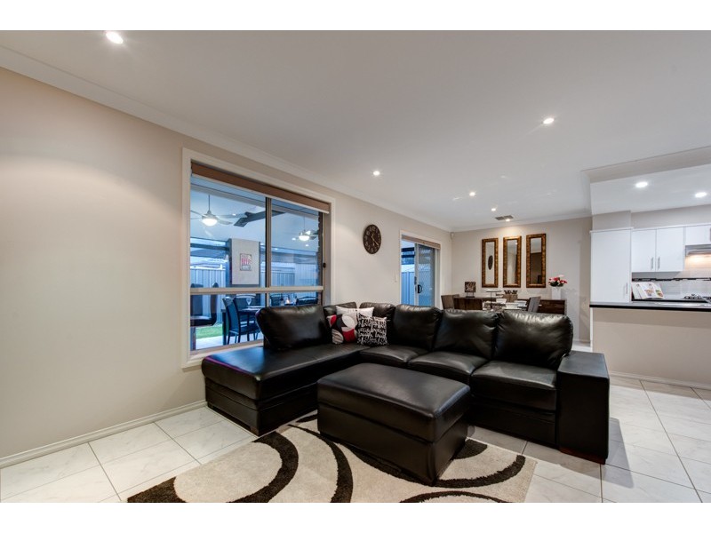 52 Wattlebird Drive, Burton SA 5110