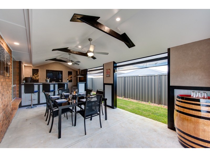 52 Wattlebird Drive, Burton SA 5110