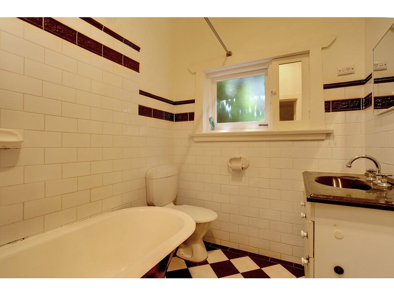 84 Seventh Avenue, St Peters SA 5069