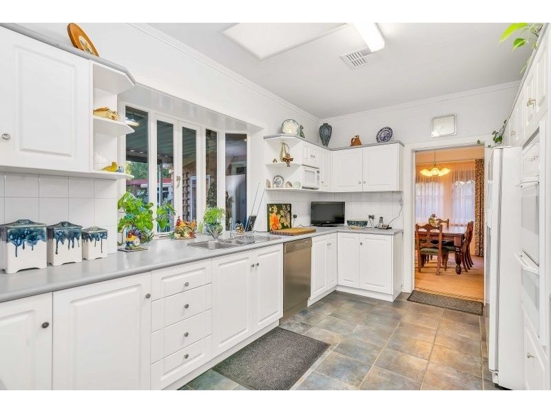 130 Caulfield Avenue, Clarence Gardens SA 5039